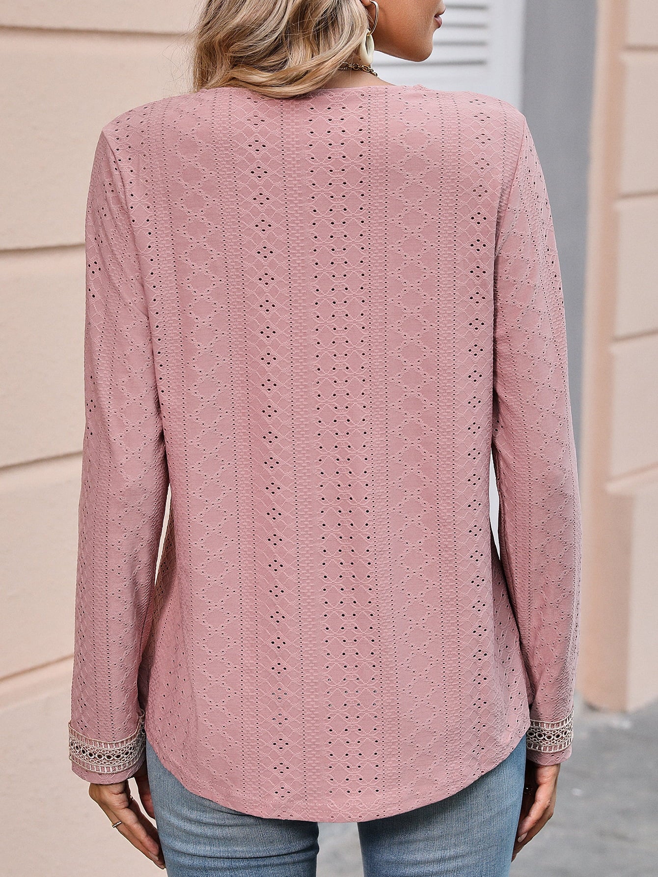 ๐๐Double Take Contrast V-Neck Eyelet Long Sleeve Top