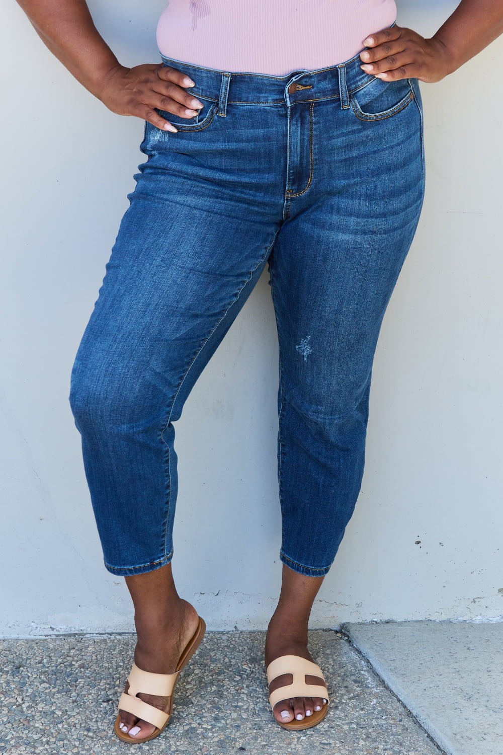 Love Jeans again Judy Blue Aila Short Full Size Mid Rise Cropped Relax Fit Jeans