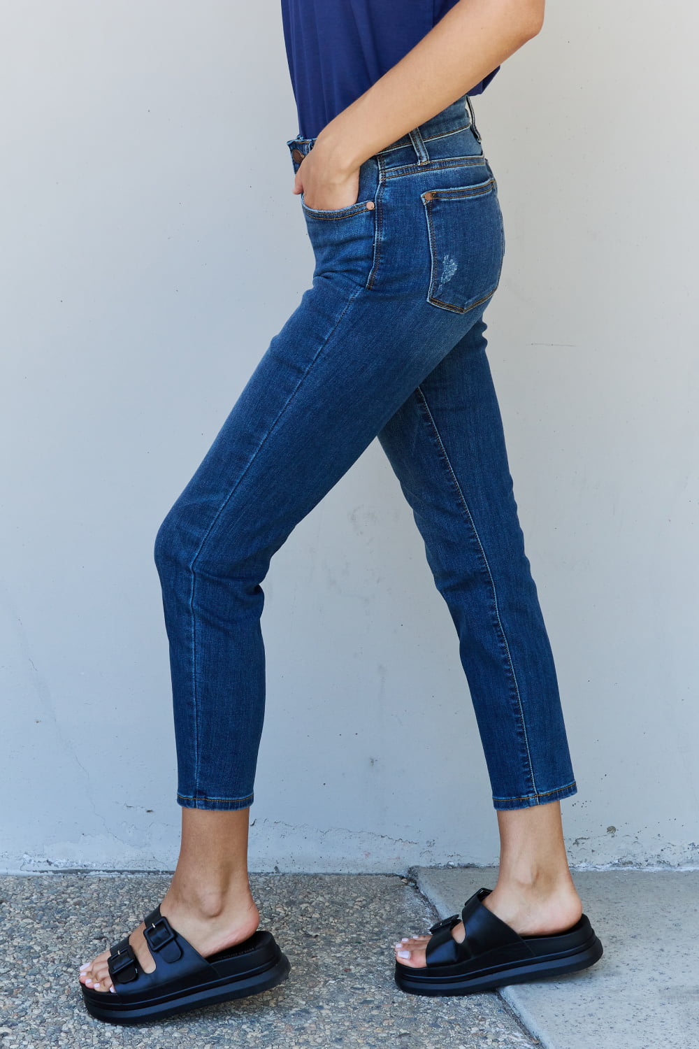 Love Jeans again Judy Blue Aila Short Full Size Mid Rise Cropped Relax Fit Jeans