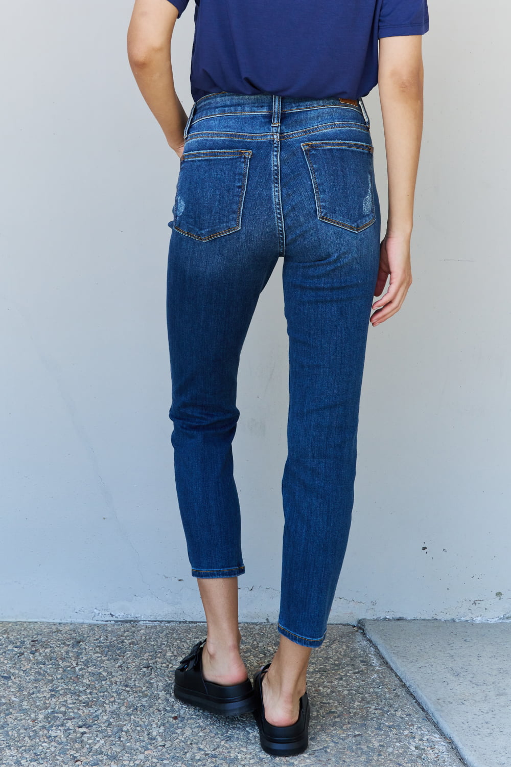 Love Jeans again Judy Blue Aila Short Full Size Mid Rise Cropped Relax Fit Jeans