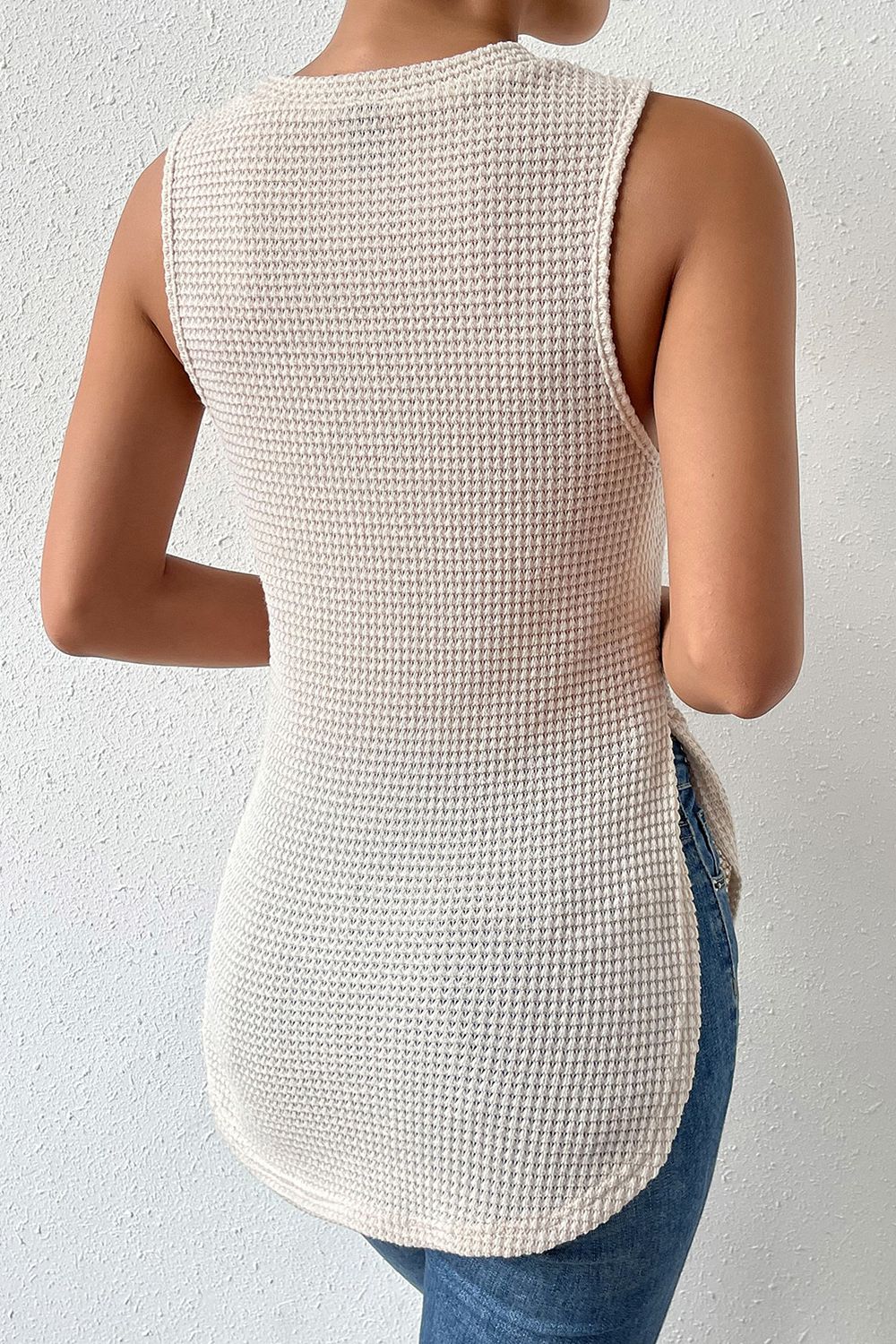 You know you need this Round Neck Slit Tank Top